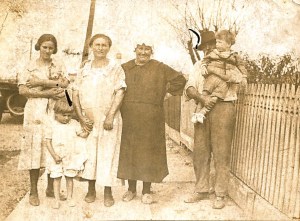 1918 -Aunt Rose, Pauline, Grandma &amp; Grandpa